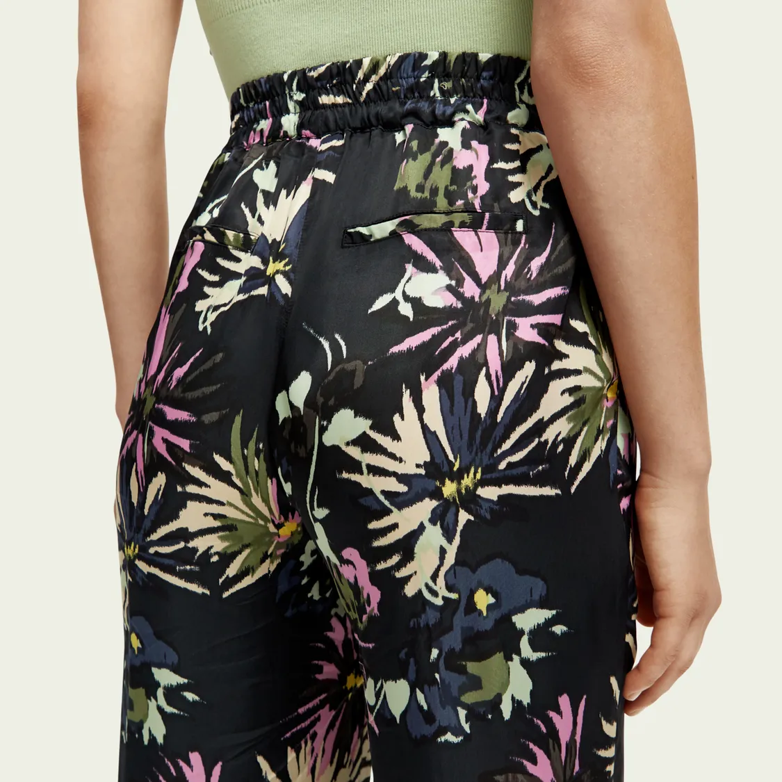 The Gia Mid-Rise Wide-Leg Printed Trousers (Aster Black)